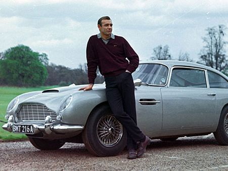 'ஜேம்ஸ்பாண்டுக்கு' வயது 50... ரூ. 2 கோடிக்கு ஏலம் போன கார்!