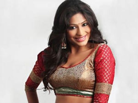 விஜி வில்லியாயிட்டாங்க, பார்த்து நடந்துக்குங்க..!.