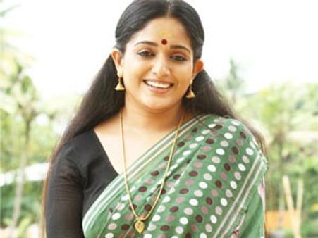 பின்னணி பாடகியாக மாறிய காவ்யா மாதவன்!