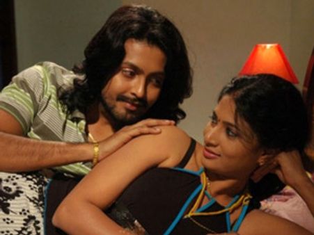 அன்னை தெரசாவை அவமதிக்கும் அசைவம் படத்தை தடை செய்யக் கோரிக்கை!