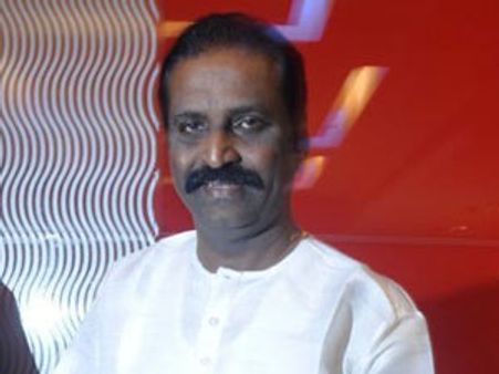 சுடுகாட்டுச் சூழலில் காதல் பாட்டு எழுதிய அனுபவம்... - வைரமுத்து