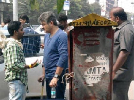 மும்பையில் அஜீத்தை முற்றுகையிட்ட ரசிகர்களால் பரபரப்பு