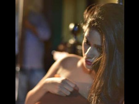 பூனம் பாண்டேவின் முதல் 'ஷாட்'டே பெட்ரூமில்தான்...!