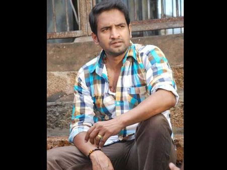 நான் ஏன் கவுண்டமணியை காப்பியடிக்கனும், வடிவேலுவை போட்டியா நினைக்கனும்... சந்தானம்