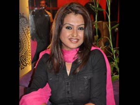 நடிகை சோனாவின் தேனாம்பேட்டை வீடு முற்றுகை: திடீர் பரபரப்பு