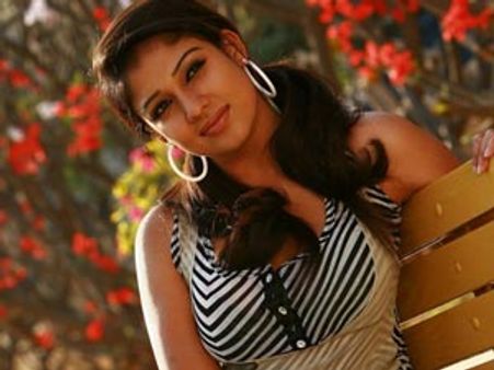 முதல் முறையாக சொந்தக் குரலில் பின்னணி பேசும் நயன்தாரா!