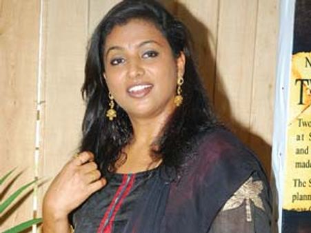 22 ஏழை குழந்தைகளை தத்தெடுத்து படிக்க வைக்கும் நடிகை ரோஜா