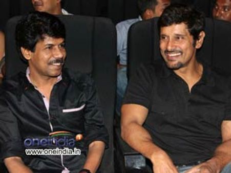 ரத்தத்துல ஏன் எழுதினார்.. பேனா மை தீர்ந்திடுச்சா? - வைரமுத்துவை நக்கலடித்த பாலா!