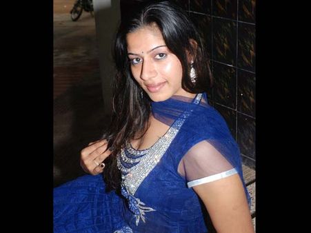 ஊருக்கு ஒதுக்குப்புறமாக பாலியல் தொழில்... பரபரப்பு ரோலில் மீனாள்!