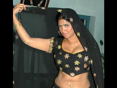 ''நான் பாஸ்கர் இல்லை, பாண்டி'' ஸ்டைலில் தப்ப முயன்ற புவனேஸ்வரி!