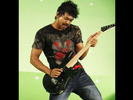 பாம்பே சிட்டி சுக்கா ரொட்டி முதல் கூகுள் கூகுள் வரை.. 25வது பாடலை நோக்கி விஜய்!