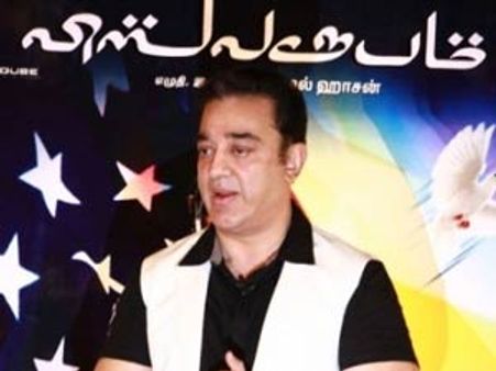 மதுரையில் விஸ்வரூபம் இசை வெளியீடு.. முதல் சிடியை மாற்றுத் திறனாளி ரசிகருக்கு வழங்கிய கமல்!