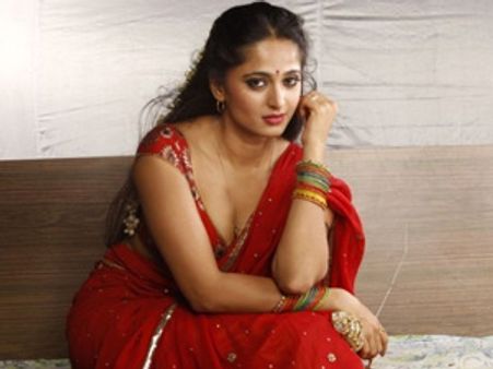 சர்பிரைஸ் மேல் சர்பிரைஸ் கொடுக்கும் அனுஷ்கா