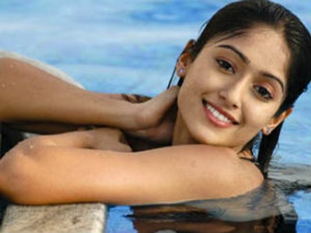 பாலிவுட் போன கையோடு பாய் பிரண்ட் பிடித்த இலியானா