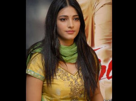 வயசுப் போச்சுன்னா நடிக்க முடியாதுல்ல: ஸ்ருதி ஹாசன்