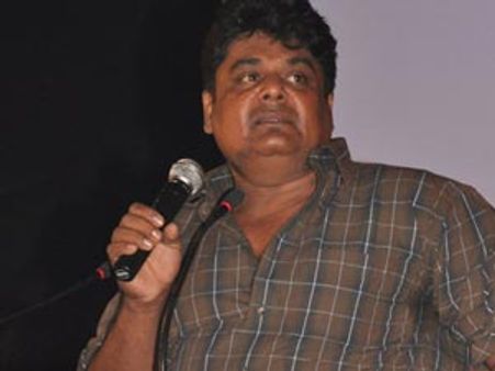 கற்பழிப்பு வழக்கு: மன்சூர் அலிகானுக்கு ரூ. 50 லட்சம் இழப்பீடு தர கோர்ட் உத்தரவு