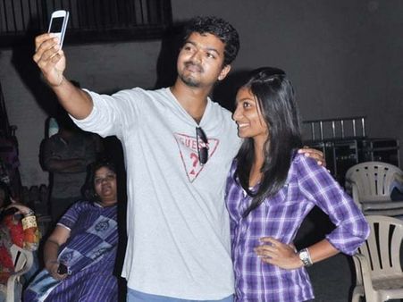 ஸ்னேகா, பியாவை துள்ளிக் குதிக்க வைத்த விஜய்