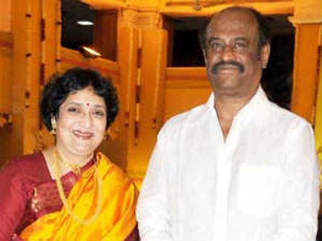 முதல் சந்திப்பிலேயே லதா மீது காதல் கொண்ட ரஜினிகாந்த்