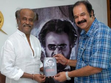 'பாட்ஷாவும் நானும்' புத்தகத்தில் பாபாவை மறந்த சுரேஷ் கிருஷ்ணா!