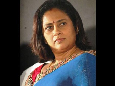 டிவி நிகழ்ச்சியில் தாலியை கழற்றி எறிந்த பெண்… அதிர்ச்சியடைந்த லட்சுமி ராமகிருஷ்ணன்