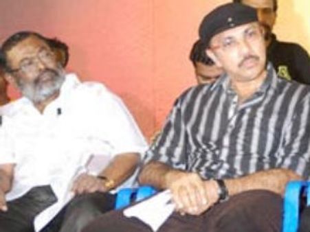 இயக்குநர் மணிவண்ணன், சத்யராஜூக்கு கேரள வனத்துறை அதிகாரிகள் விருந்து