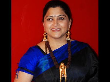 சேலையில் சாமி படம்... குஷ்பு வீட்டை முற்றுகையிட்ட இந்து மக்கள் கட்சி