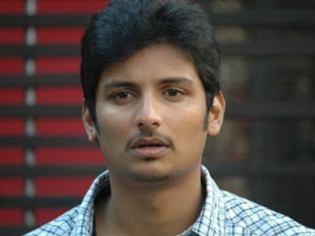 முதலில் அக்கா, இப்போ தங்கச்சியுடன் ஜீவாவுக்கு காதல்