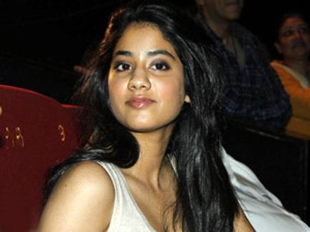 எழுத்தாளராக, உளவாளியாக விரும்புகிறேன்: ஸ்ரீதேவி மகள் ஜான்வி