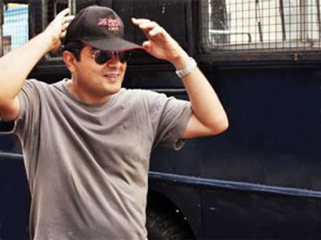 எதுக்கு அஜீத் இவ்வளவு ரிஸ்க் எடுக்கணும்?