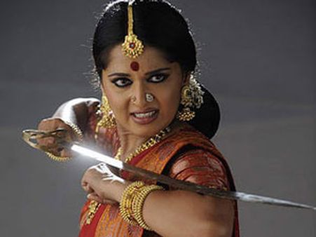 சரித்திர படத்திற்காக வாள் சண்டை கற்கும் அனுஷ்கா