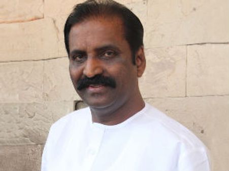 சூப்பர் ஸ்டார் சம்மதத்தோடு வைரமுத்து வெளியிட்ட கோச்சடையான் பாட்டு!