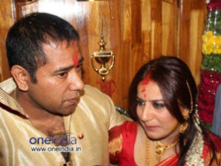 ஆனந்த் என்னையும், என் குடும்பத்தையும் கேவலப்படுத்தினார்: பூஜா காந்தி கண்ணீர்