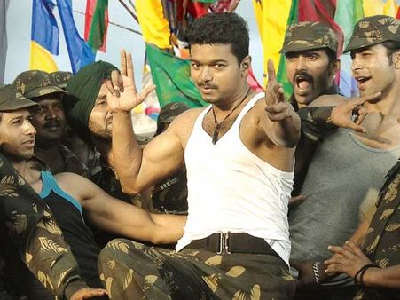 என்னப்பா.. இன்னும் அந்த 100 கோடியை எண்ணி முடிக்கலையா?