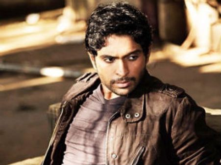 'தூங்கா நகரம்' கவுரவ் இயக்கும் 'சிகரம் தொடு' - ஹீரோ விக்ரம் பிரபு!