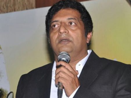 இளையராஜாவை அவமதிப்பதா.. எஸ்ஜே சூர்யாவுக்கு எதிர்ப்பு தெரிவித்து வெளியேறிய பிரகாஷ்ராஜ்!