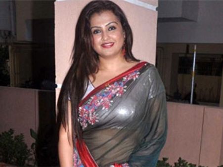 ஆண்களை அவமதித்த வழக்கு - சோனா நேரில் ஆஜராக எழும்பூர் கோர்ட் உத்தரவு