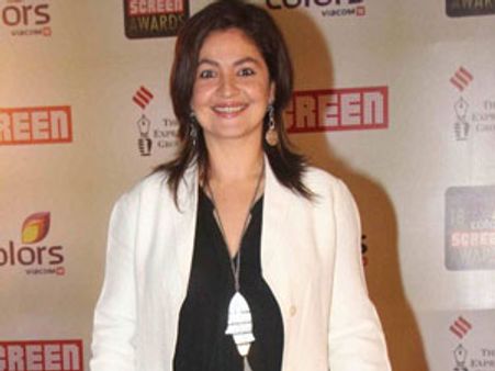 பூஜா பட்டுக்கு செல்போனில் ஆபாச திட்டு... கொலை மிரட்டல்!