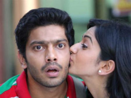 ஆர்யாவின் தம்பி சத்யாவின் 'புத்தகம்'- பட விமர்சனம்