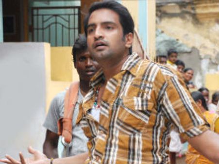 'லட்டு' என்னுடையது.. இன்னும் அதையே சொல்லும் சந்தானம்!!!