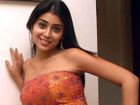 தொடரும் ஆபாச கமெண்ட்கள்... ட்விட்டரிலிருந்து வெளியேறினார் ஸ்ரேயா!