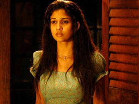 கணவனைத் தேடி அலையும் கர்ப்பிணியாக நயன்தாரா!!