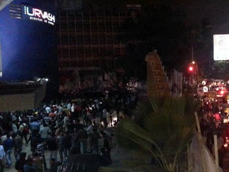 விஸ்வரூபம்: ஜெ. அரசின் தடையால் கர்நாடக, கேரள தியேட்டர்கள் ஹவுஸ்ஃபுல்