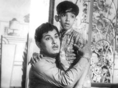 'ஏறு, உன்னால் முடியும் என்று என்னைத் தூக்கி விட்டவர் எம்.ஜி.ஆர்'- கமல்