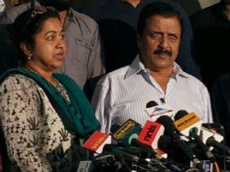 'புரட்சித் தலைவி, முதல்வர் அம்மாவுக்கு நன்றி நன்றி!' - கமல் சார்பில் சிவகுமார், ராதிகா