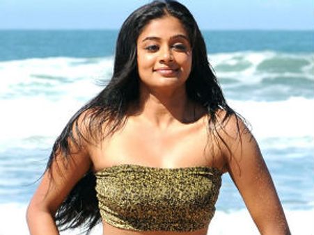 'நீலாம்பரி'யாக ஆசைப்படும் 'முத்தழகி' பிரியாமணி