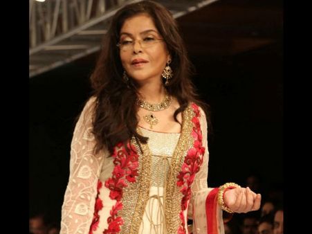 60 வயதை கடந்த கவர்ச்சி நடிகை ஜீனத் அமன் மறுமணம் செய்ய முடிவு