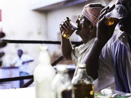 லிக்கர் மாபியாவும், லிக்கர் லாபியும்... 'குடிமகன்'களுக்கு தெரியுமா?