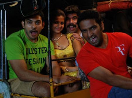 'ஐட்டம்' பாட்டுக்கு வந்தது ஆப்பு... இனி கட்டாய 'ஏ' சான்று.. சென்சார் அதிரடி!