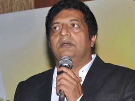 நிர்வாண நடிப்பு... பிரகாஷ்ராஜுக்கு குவியும் கண்டனங்கள்!!
