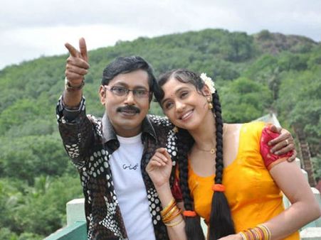 ''அக்கா மேல சத்தியம் தம்பி, ராமராஜனை விட நீங்க ரொம்ம்மம்ப நல்லா வருவீங்க தம்பி...!''